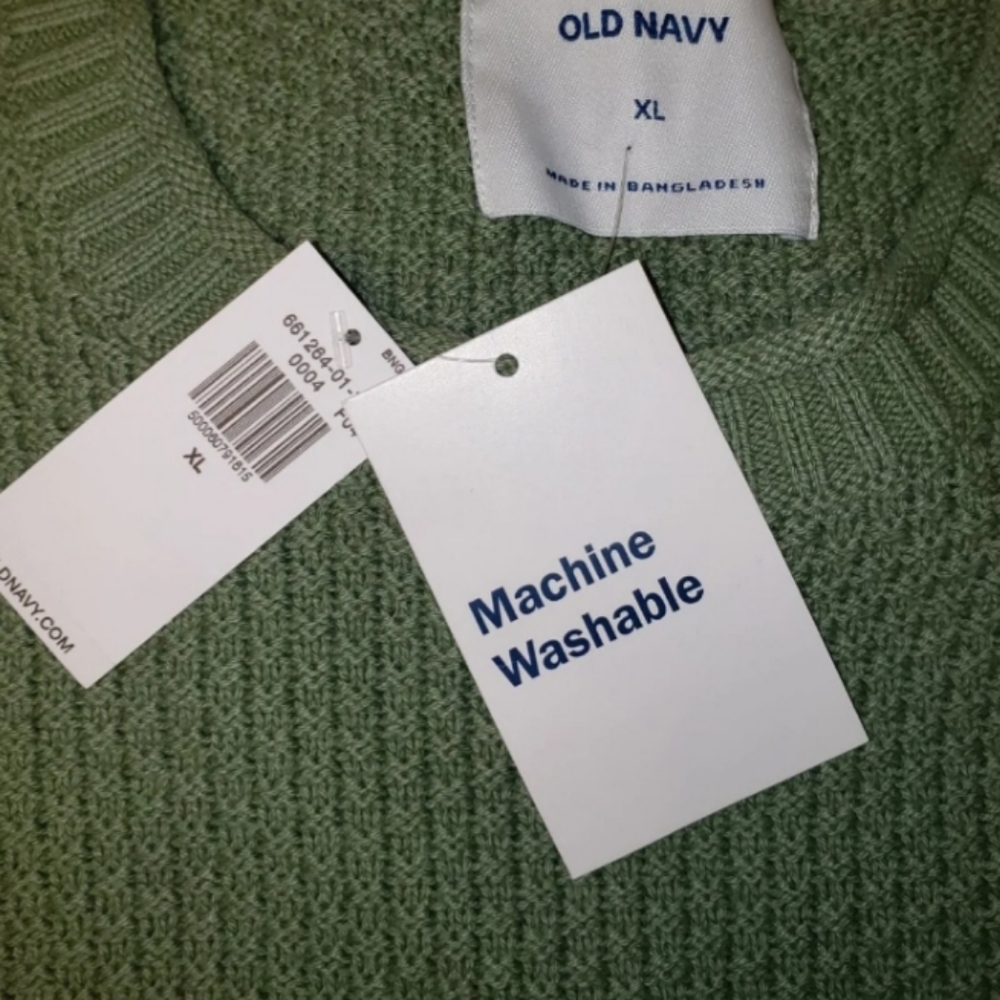 OLD NAVY CREWNECK SWEATER